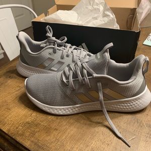 Brand new in box never worn women’s adidas !